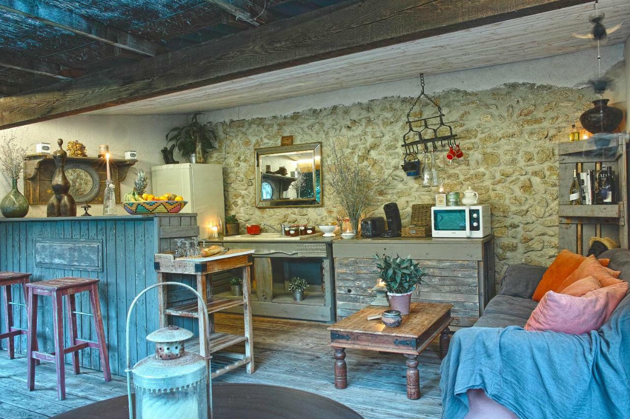 Le Moulin De Picaud Bed & Breakfast Grans Dış mekan fotoğraf